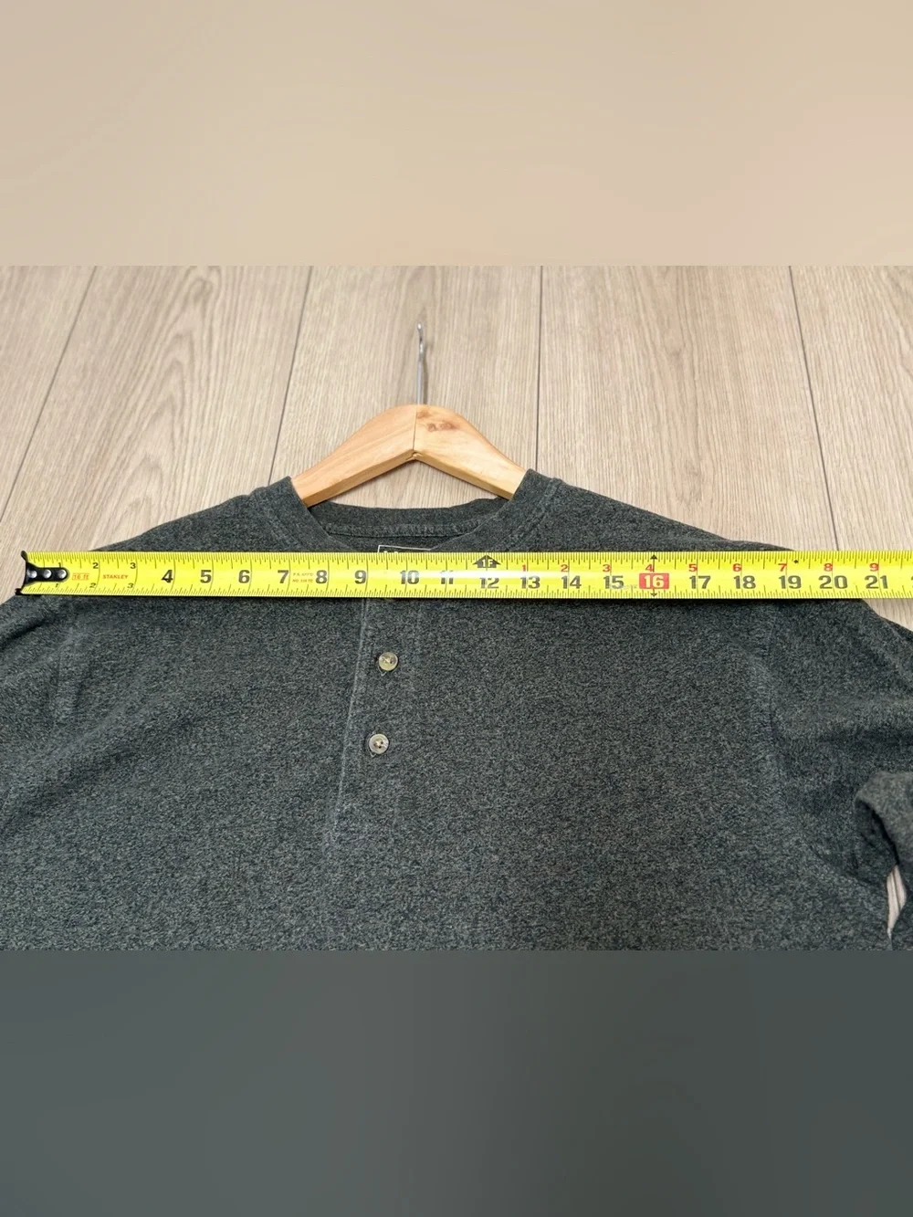 LL Bean Mens M Tall Carefree Unshrinkable Tee Traditional Fit L-Sleeve Henley